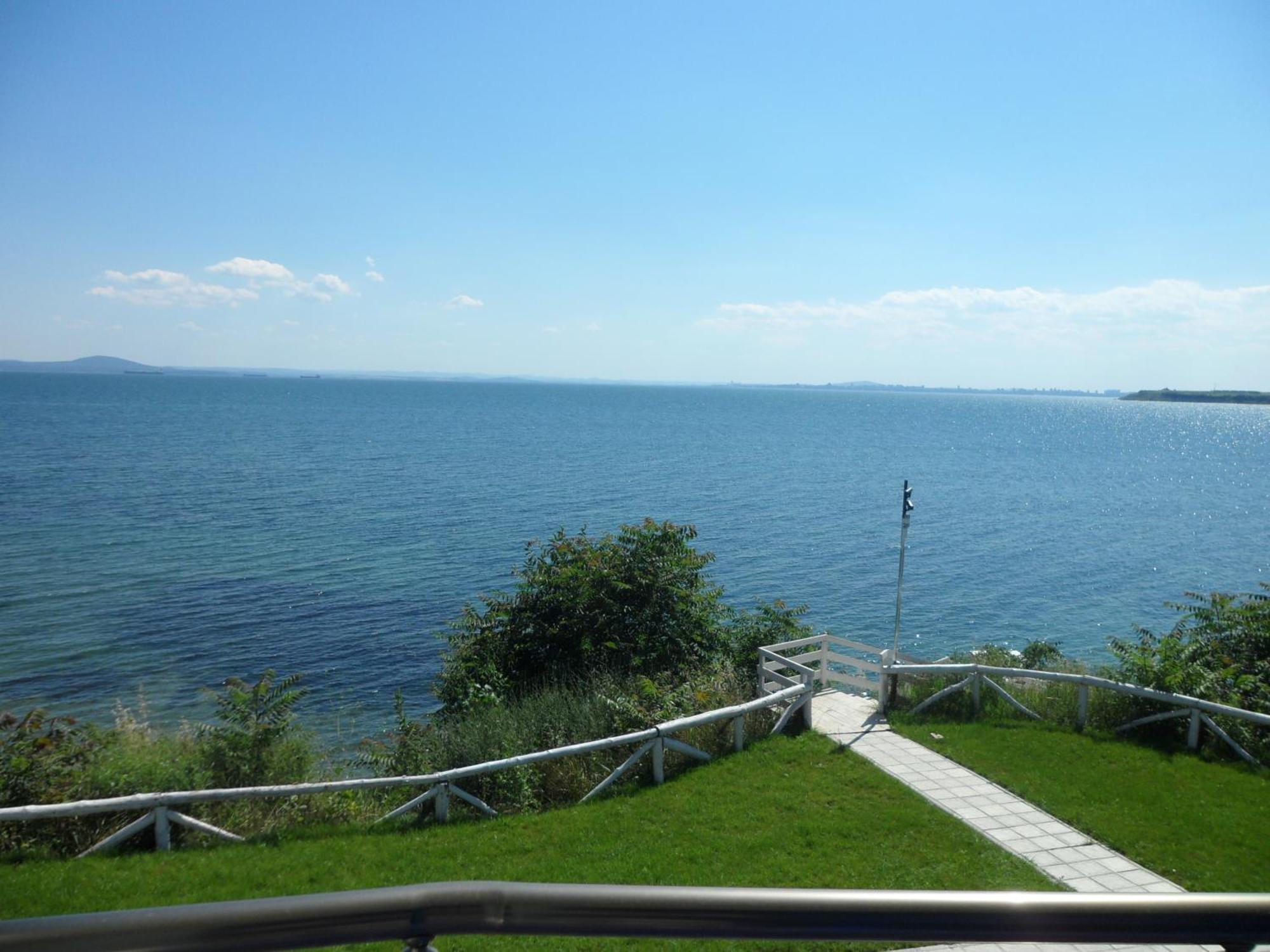 Blue Bay Palace Apart Complex Pomorie Exterior photo