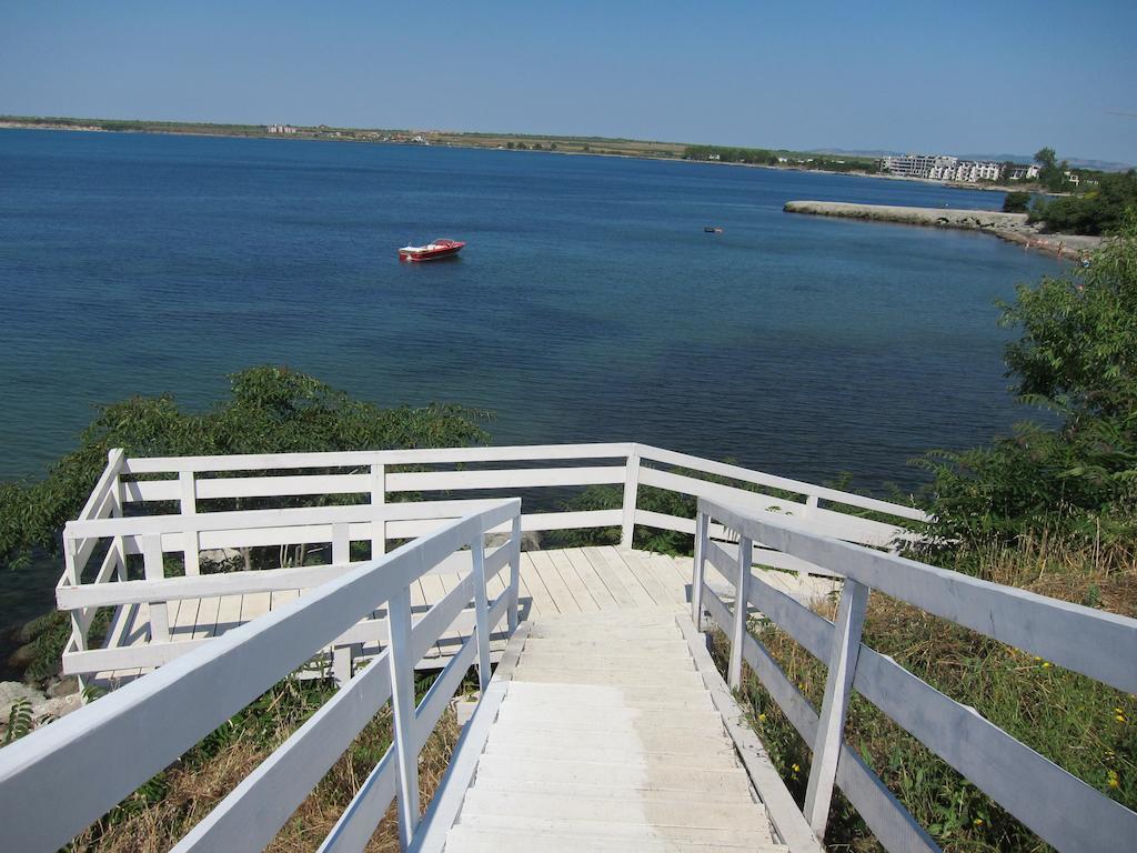 Blue Bay Palace Apart Complex Pomorie Exterior photo