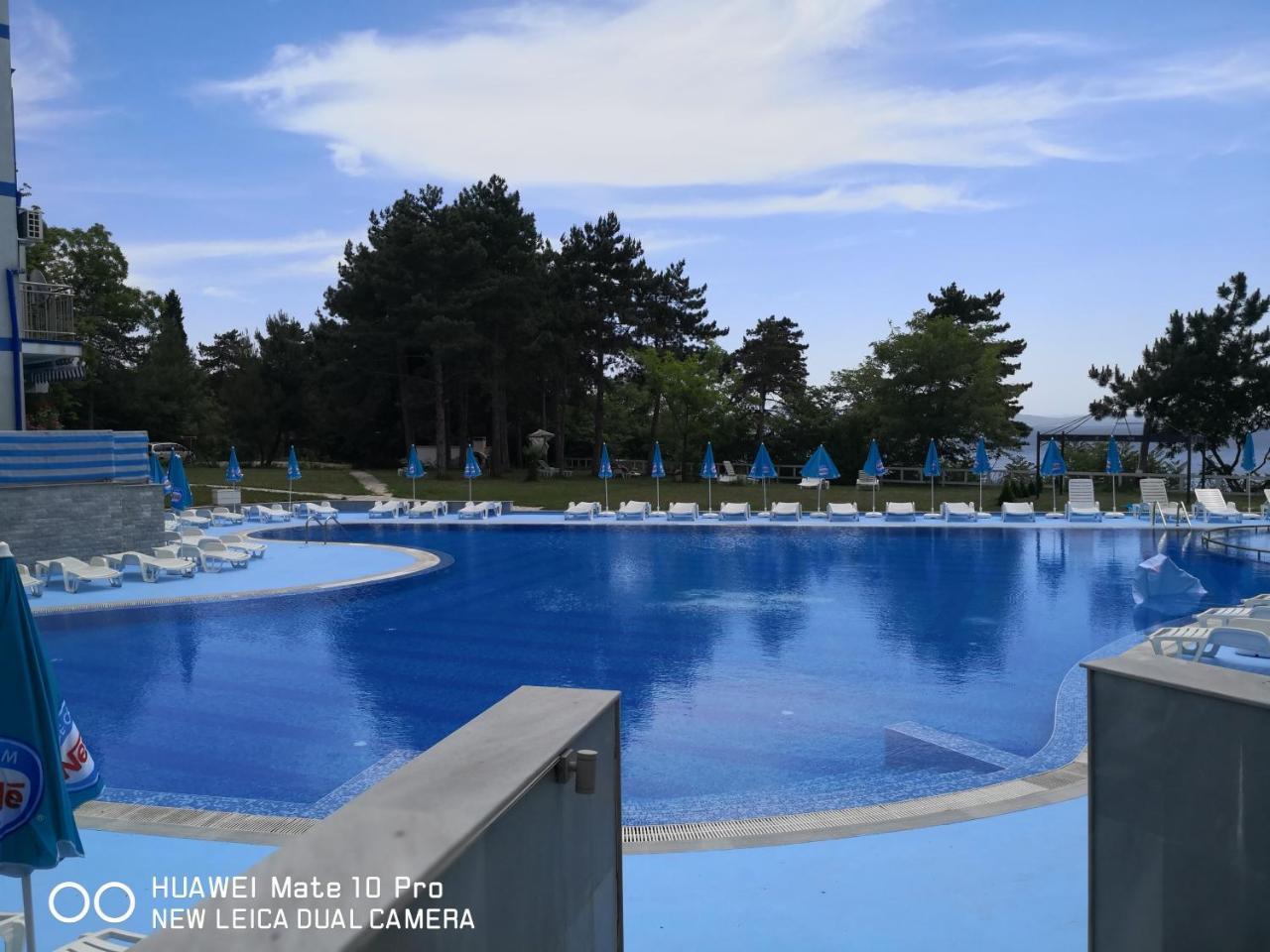 Blue Bay Palace Apart Complex Pomorie Exterior photo